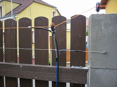 "Dlho som premýšľal, ako tento problém vyriešiť, a ak mám byť úprimný, elektrický plot ma nikdy nenapadol.  Bolo to presne to, čo som hľadal."
hovorí Zdeněk Koráb