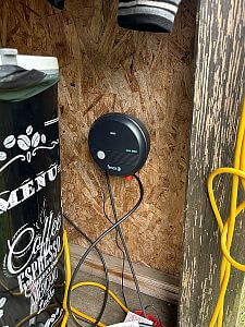 "Elektrický ohradník ako najlepšia ochrana sliepok pred škodcami"hovorí Míra