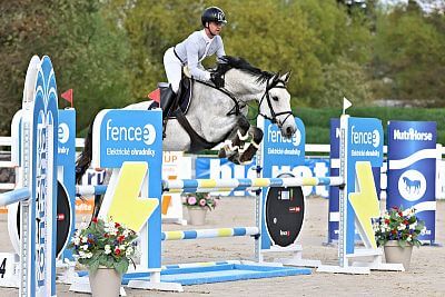 fencee je zlatým partnerom Českého skokového pohára 2025