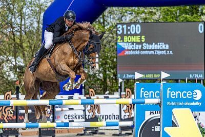 fencee je zlatým partnerom Českého skokového pohára 2025