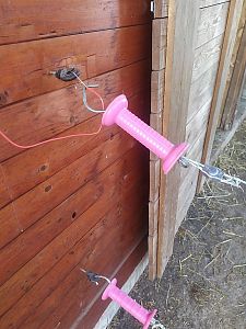 "Vďaka plotovému generátoru môžem byť celý deň pokojný"

hovorí spokojná zákazníčka Daniela
