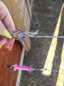 "Vďaka plotovému generátoru môžem byť celý deň pokojný"

hovorí spokojná zákazníčka Daniela
